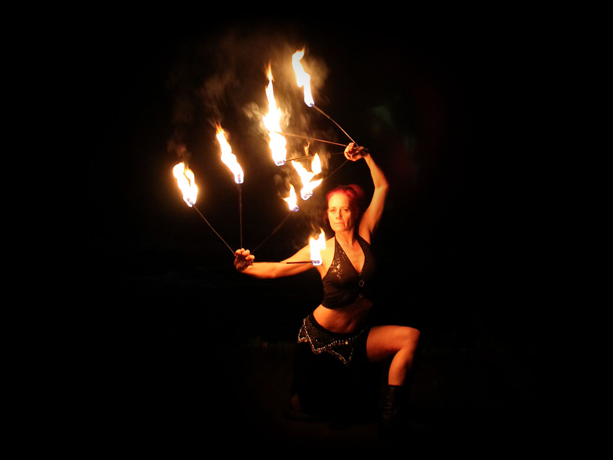 Feuershow mit Fächer - © Flamma Mystica, die Feuerakrobaten aus Leipzig
